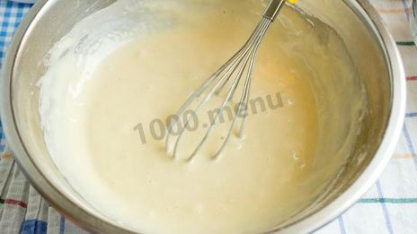 шарлотка на сковороде с яблоками