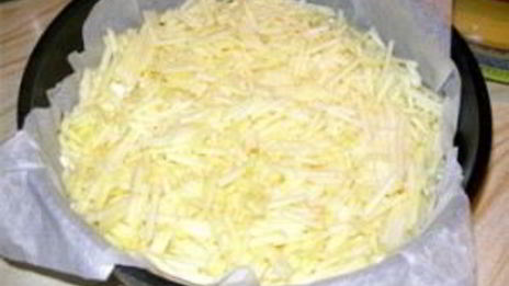 шарлотка с брусникой и яблоками