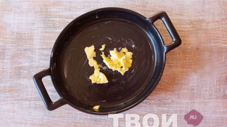 шарлотка с брусникой