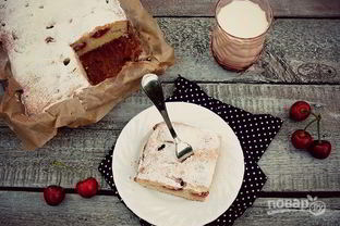 Шарлотка с черешней