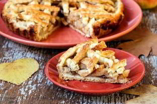 Шарлотка с грушами и ромашковым кремом