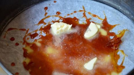 шарлотка с карамелью