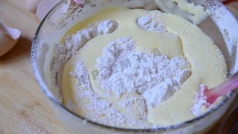 шарлотка с карамелью