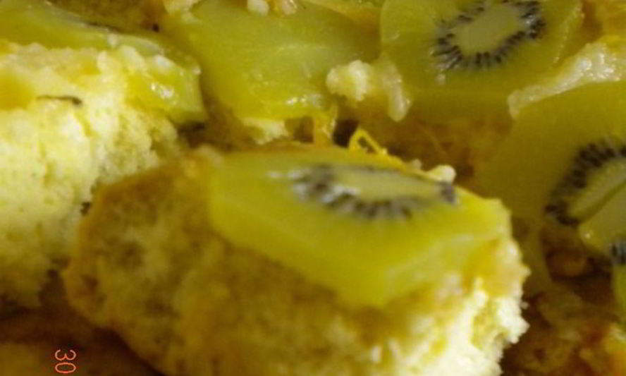 Рецепт шарлотка с киви и манго