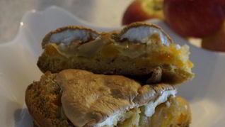 Шарлотка с курагой