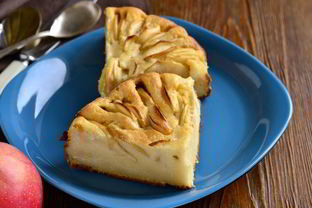 Шарлотка с манкой