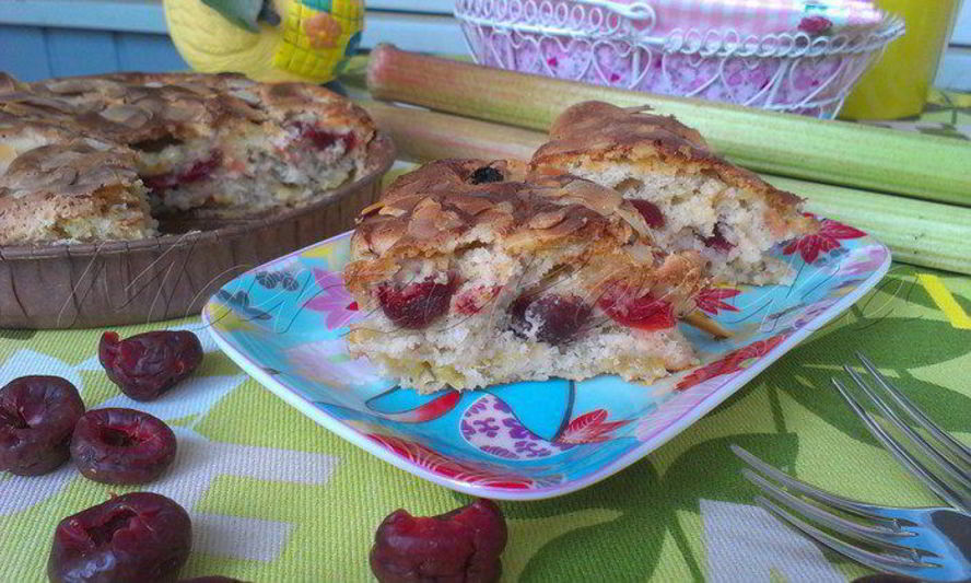 Рецепт шарлотка с ревенем, вяленой вишней и пряностями