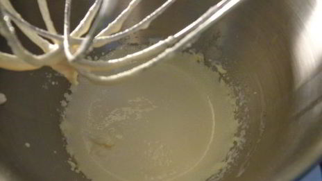 шарлотка с ревенем, вяленой вишней и пряностями