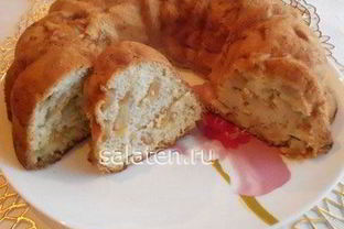 Шарлотка с яблоками и бананами