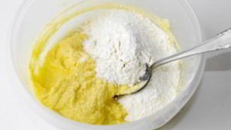 шарлотка с яблоками и безе