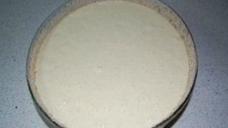 шарлотка с яблоками и карамелью