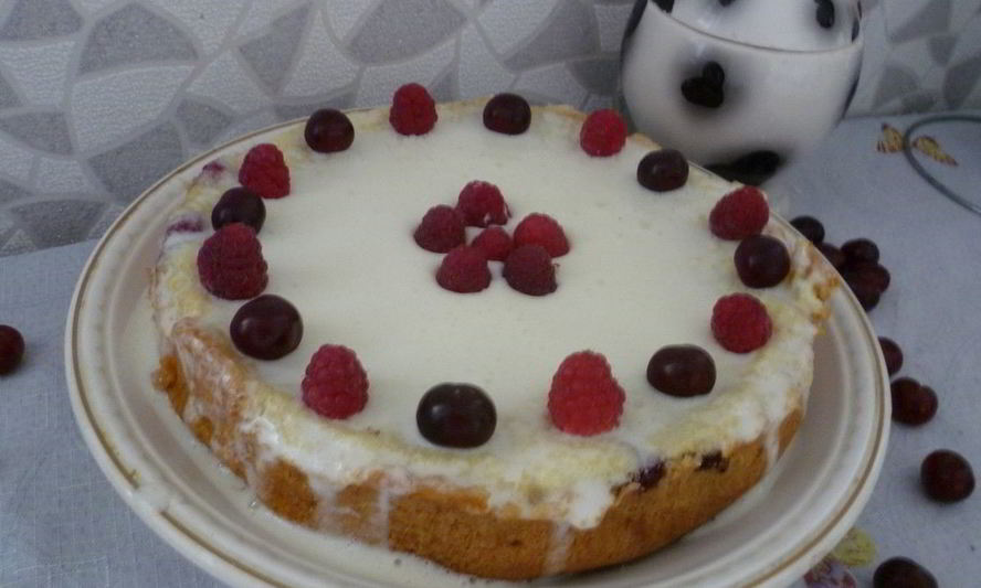 Рецепт шарлотка с яблоками и малиной