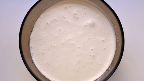 шоколадная шарлотка с грушей и корицей