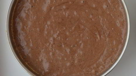 шоколадная шарлотка с грушей и корицей