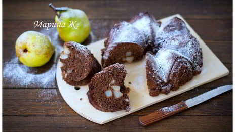 шоколадная шарлотка с грушей и корицей