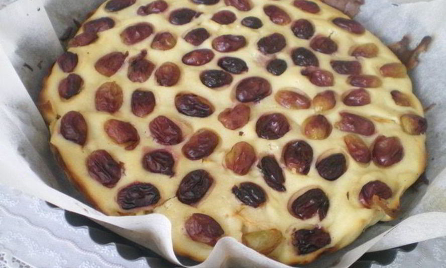 Рецепт творожная шарлотка с изюминкой