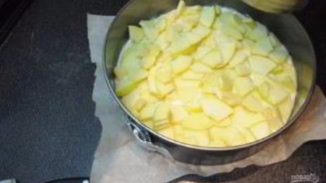 воздушная яблочная шарлотка