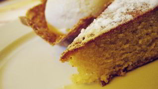 Яблочная шарлотка на сковороде