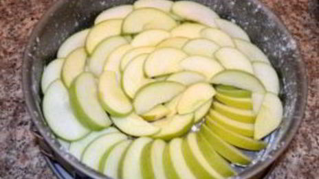 яблочная шарлотка простая