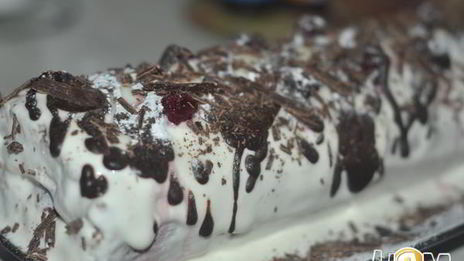 шоколадно-вишневый рулет