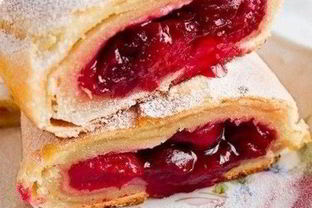 Австрийский штрудель с вишнями