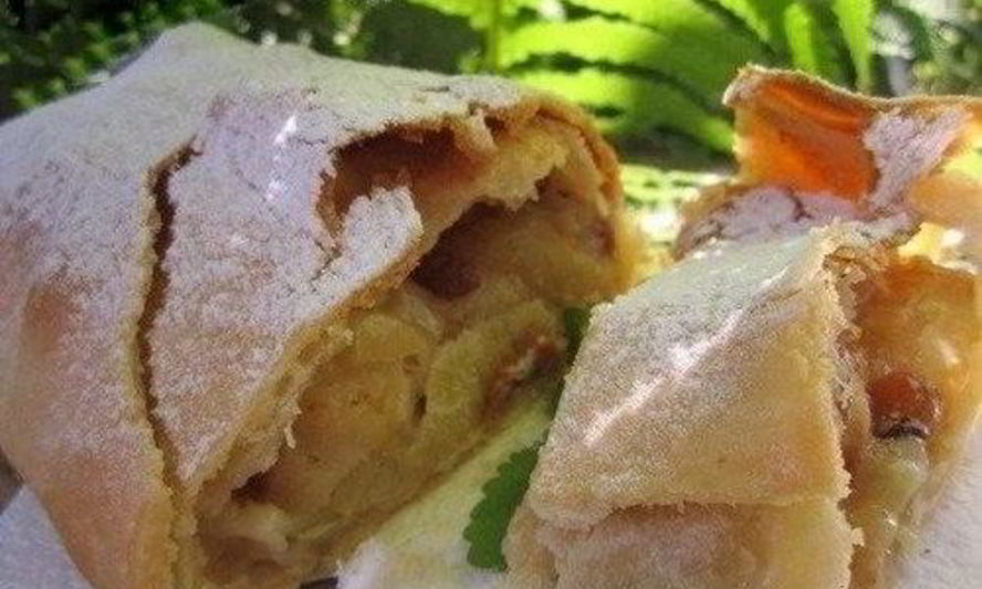 Рецепт домашний яблочный штрудель с изюмом и корицей