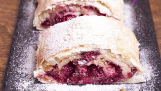 Ленивый штрудель с вишней и орехами