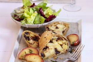 Мясной штрудель с яблоками