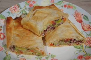 Овощной штрудель с фасолью и паприкой