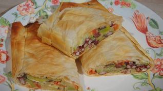 Овощной штрудель с фасолью и паприкой