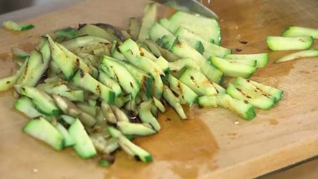 овощной штрудель с фасолью и паприкой