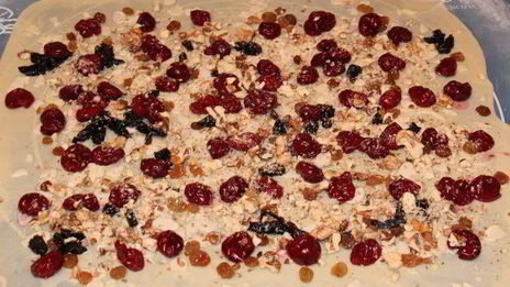 штрудель из вытяжного теста с вишнями