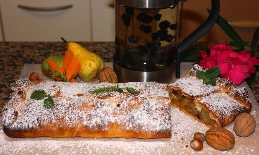 Рецепт штрудель с дикими грушами, морковью и корицей