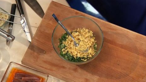 штрудель с горбушей и нутовой пастой