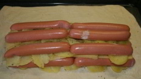 штрудель с картошкой и сосиской