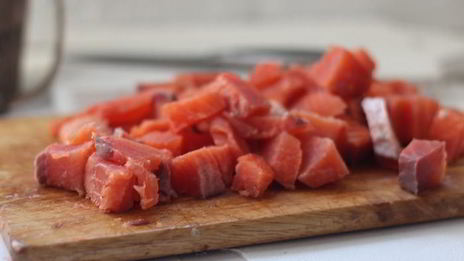 штрудель с лососем, моцареллой и шпинатом