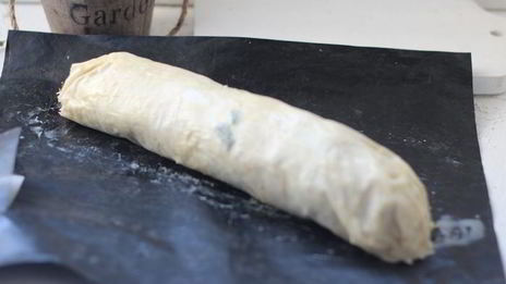 штрудель с лососем, моцареллой и шпинатом