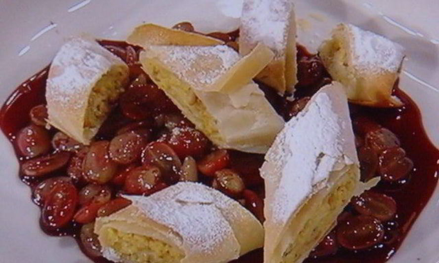 Рецепт штрудель с начинкой из козьего сыра с виноградом в портвейне