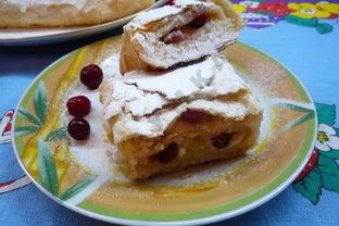 Штрудель с творожной начинкой из слоеного теста