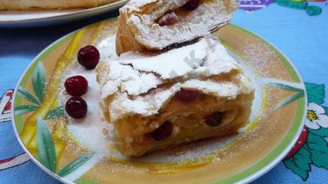 штрудель с творожной начинкой из слоеного теста