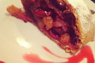 Штрудель с вишней