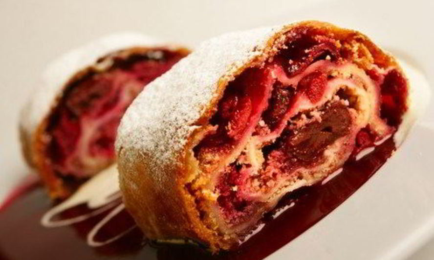 Рецепт штрудель с вишнево-сливовой начинкой