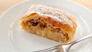 Штрудель с яблоками из лаваша