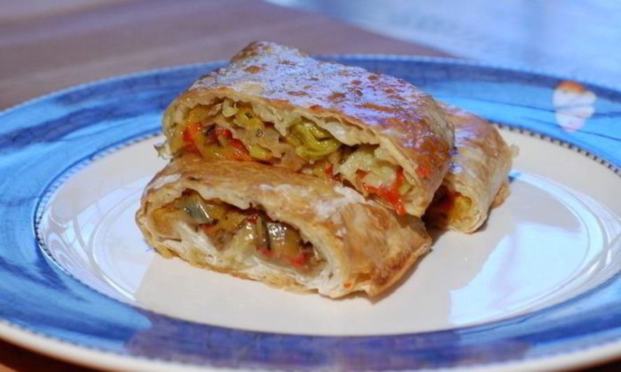 Рецепт штрудель с запеченным красным перцем и луком-пореем