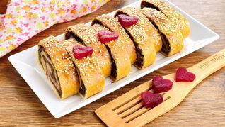 Штрудель со свеклой, сыром и шпинатом