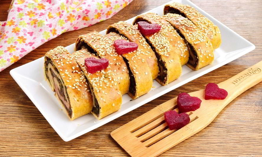 Рецепт штрудель со свеклой, сыром и шпинатом