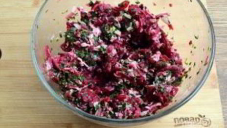 штрудель со свеклой, сыром и шпинатом