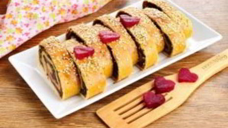 штрудель со свеклой, сыром и шпинатом