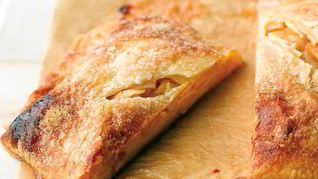 Штрудель яблочный из слоеного теста