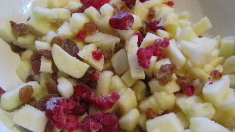 штрудель яблочный с изюмом и малиной